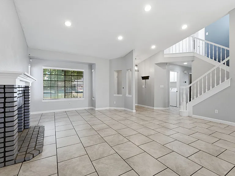 3129 Golfwood Ct — Photo 4