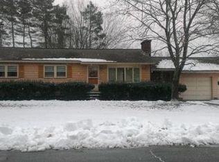 4 Hickory Ln, Chelmsford, MA 01824