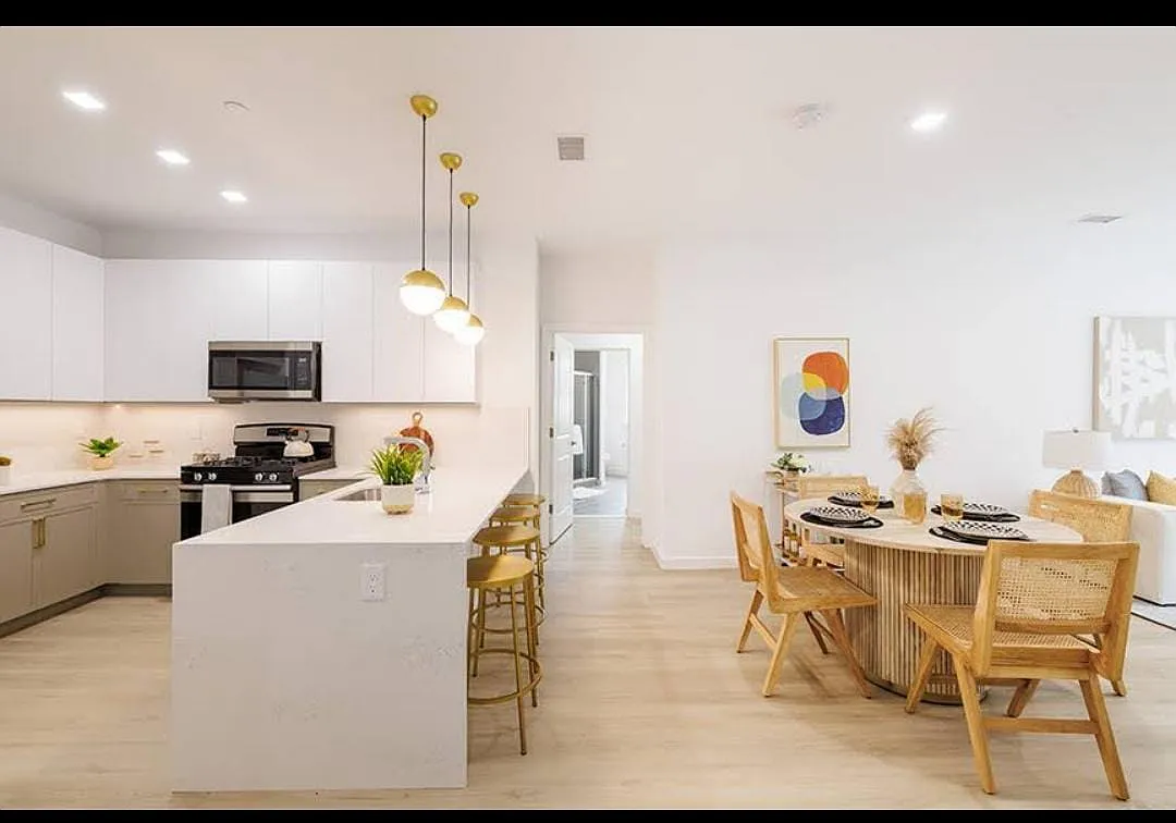 Building Photo - 5098 Hudson Ave #6-02