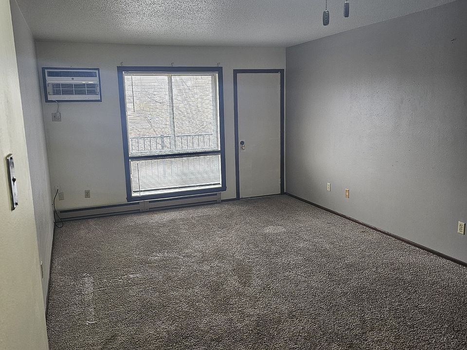 2nd image of 1544 E Gateway Cir S #304