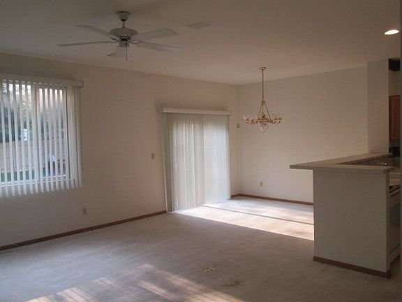 3rd image of 4518 Hilltop Dr