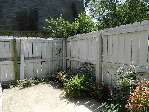 3rd image of 2301 Michigan Ave #15