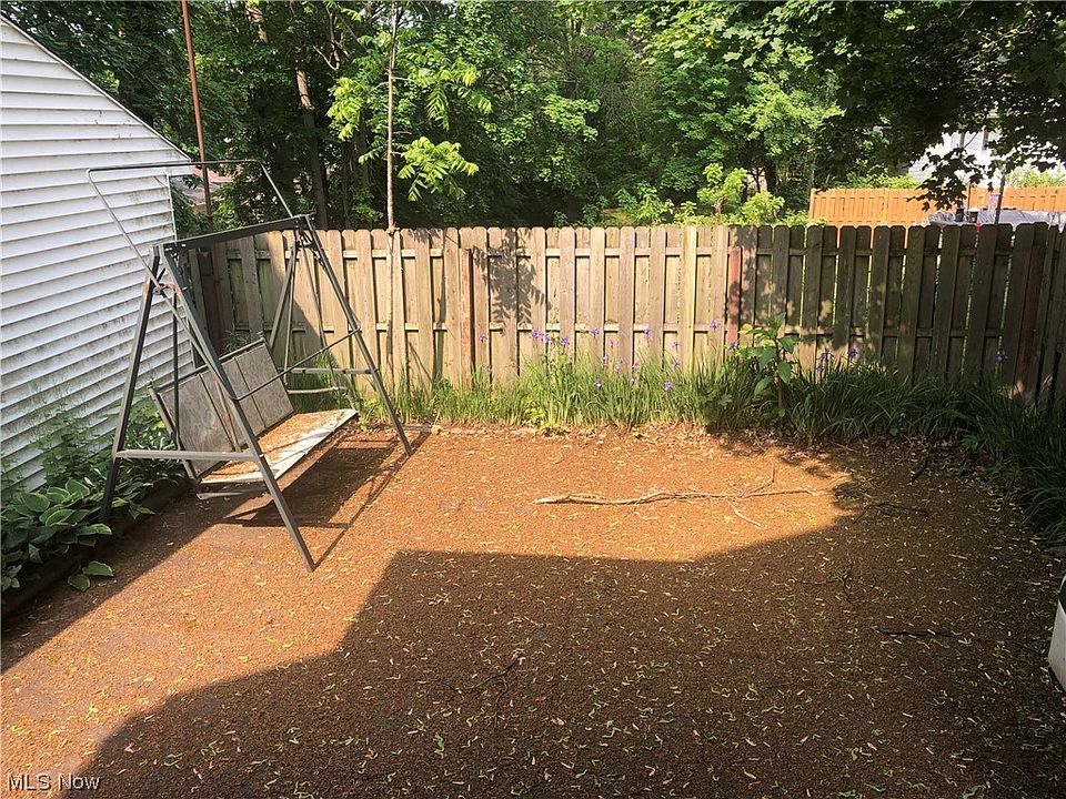 2nd image of 1077 E River St