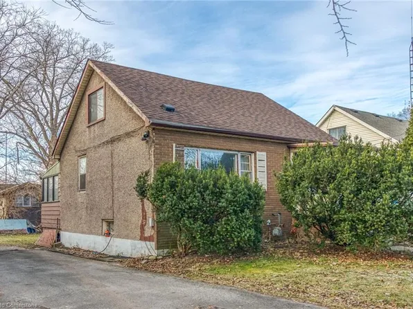 858 Beach Blvd, Hamilton, ON L8H 6Z4