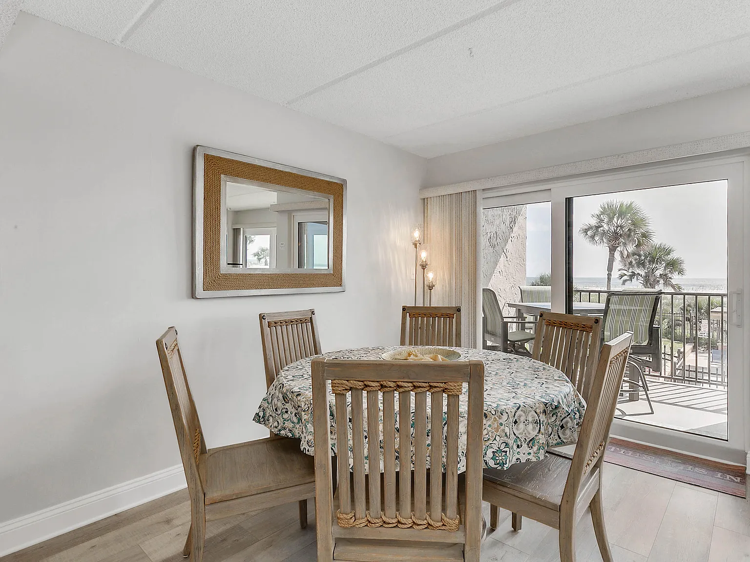 2 bed, 2.0 bath, 1100 sqft, $3,500 — Photo 4