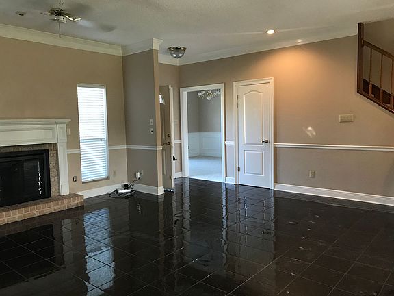 5th image of 144 Southwood Dr