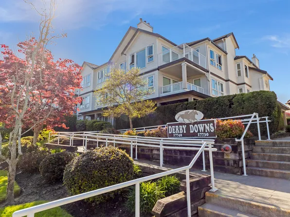 17740 58a Ave #203, Surrey, BC V3S 8M5