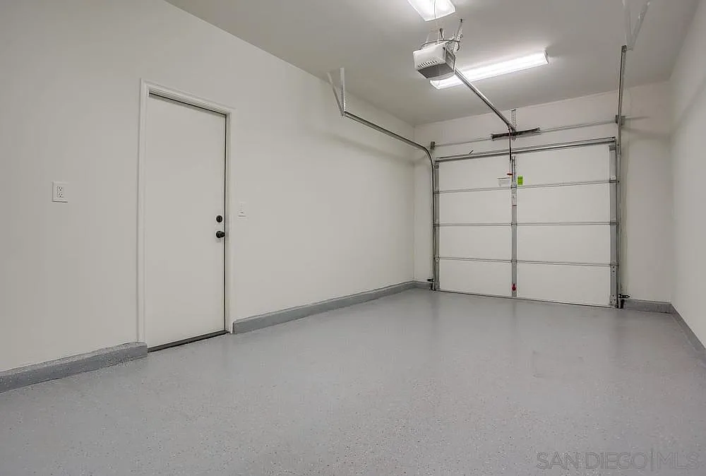 3 bed, 1200 sqft, $6,950 — Photo 2