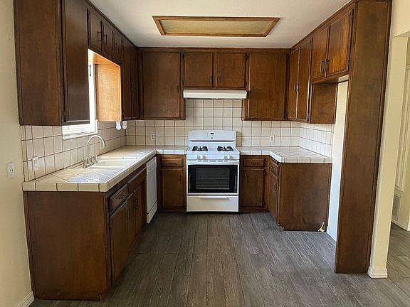 3rd image of 21421 Circle Dr