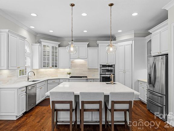 2nd image of 3007 Saint Andrews Ct