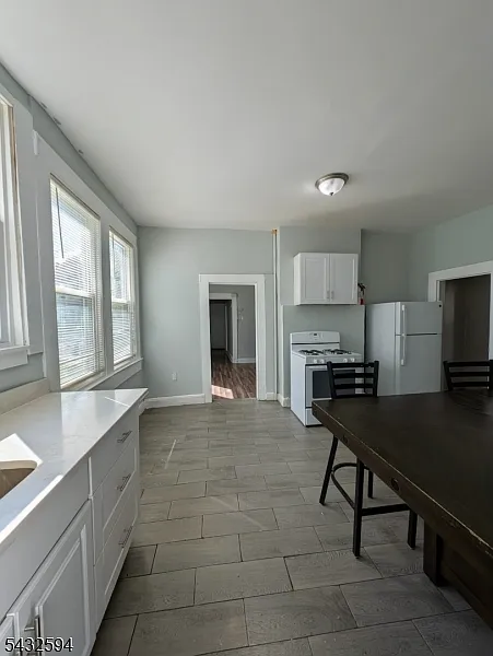3 bed, 1.0 bath, $2,050 — Photo 4