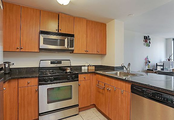 3rd image of 455 Main St APT 11K