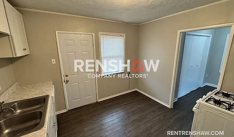 1379 Rolling Hills Dr — Photo 4