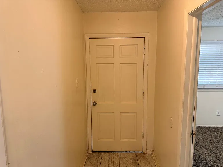 4425 Humble Ave — Photo 2