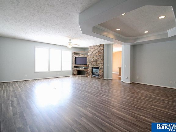 4th image of 5532 S 161st St