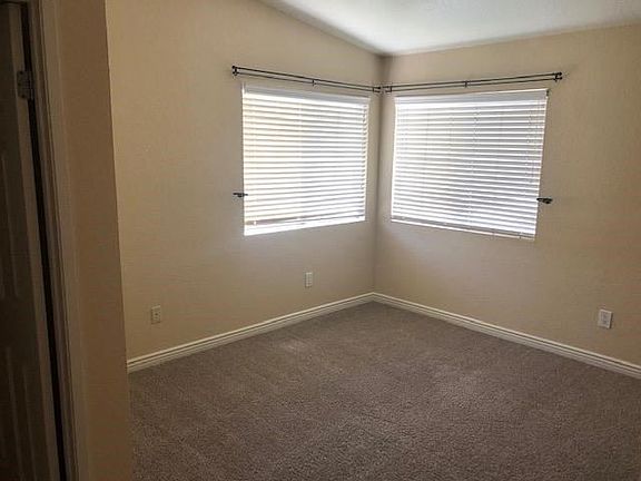 4th image of 78650 Avenue 42 APT 602