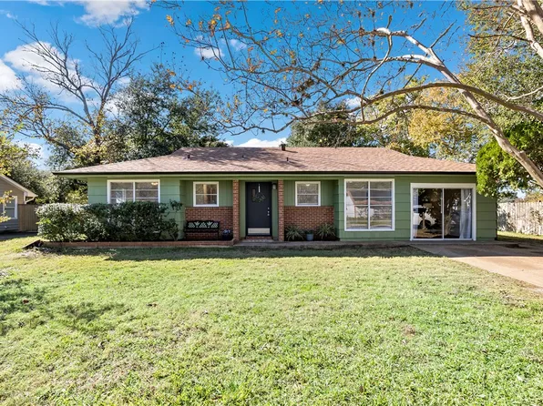 4002 Tanglewood Dr, Bryan, TX 77802