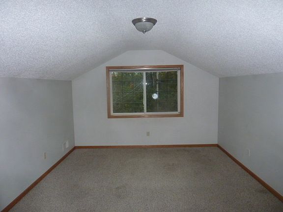 4th image of 604 Broadway Ave S
