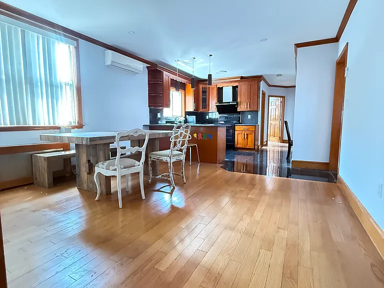 123rd St — Photo 3