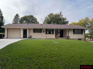 1020 S Moore St, Blue Earth, MN 56013