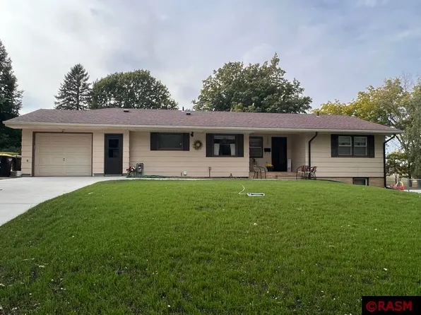1020 S Moore St, Blue Earth, MN 56013