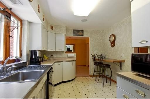 5th image of 243 S Vance St