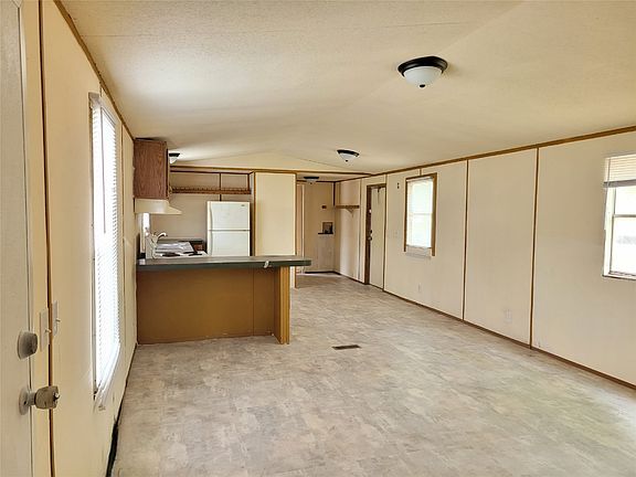 4th image of 925 Redoak Dr