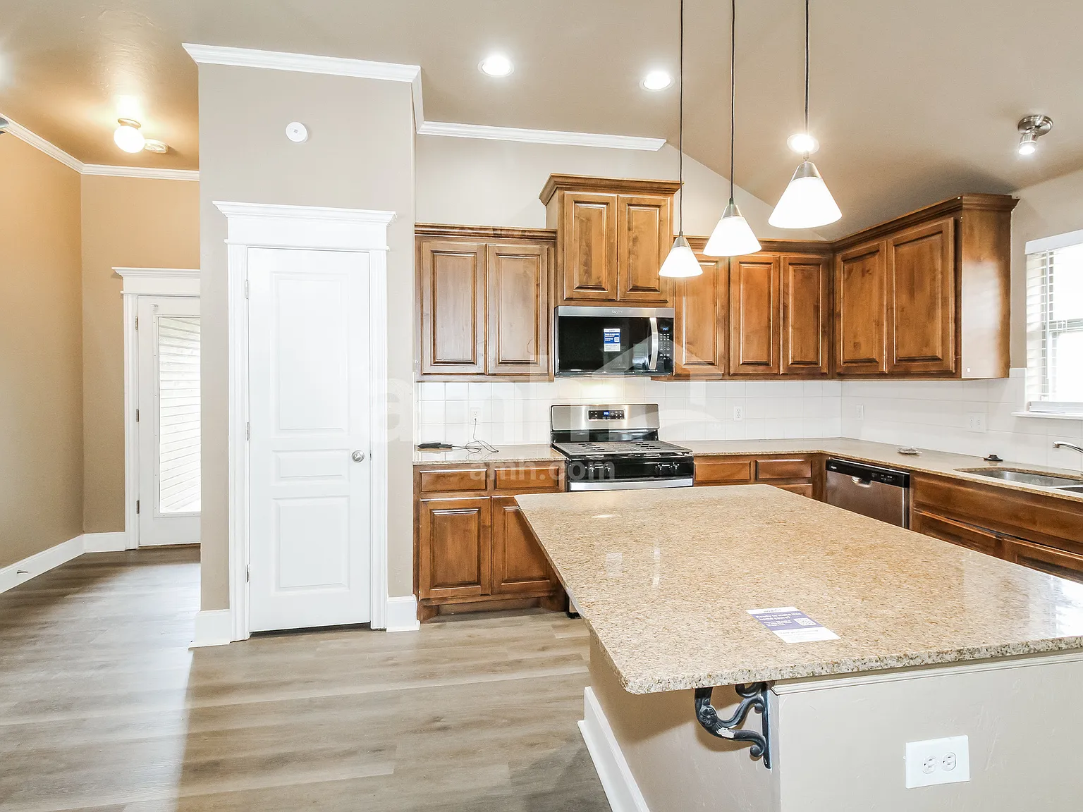 4 bed, 2.0 bath, 1684 sqft, $1,880 — Photo 4