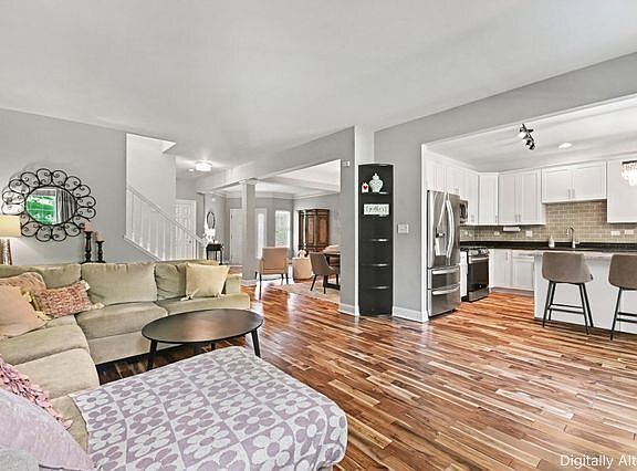 5th image of 1102 Iron Horse Ct