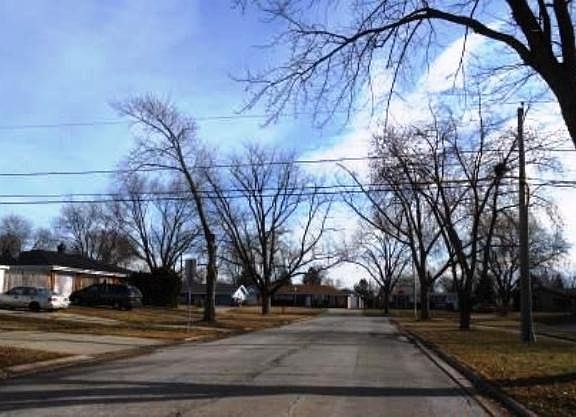 2nd image of 765 Osage Ln