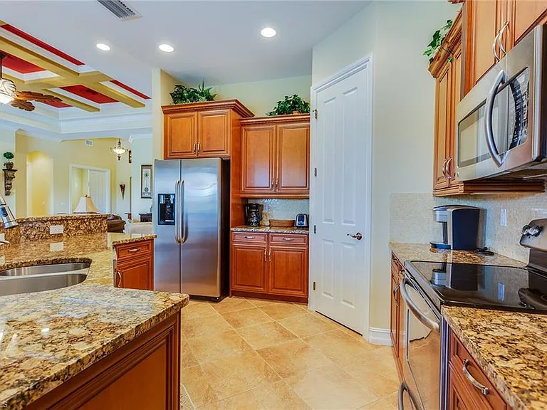 7771 Cottesmore Dr — Photo 10