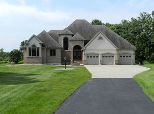 N7525 Stonehaven Dr, Portage, WI 53901