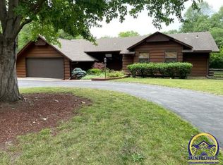 2142 SW Meadow Ln, Topeka, KS 66614