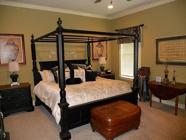 2nd image of 3224 Grand Way
