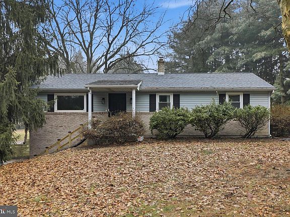 2nd image of 15 Catalina Dr