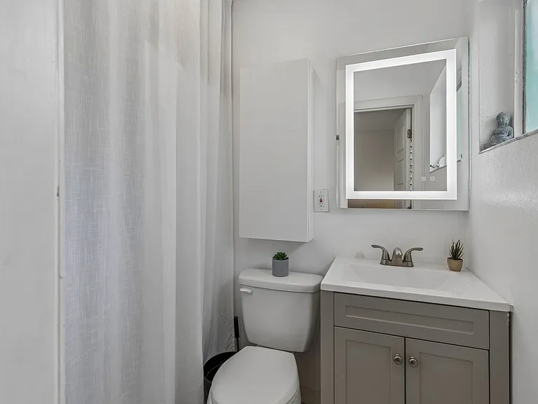 11307 N Boulevard St — Photo 14