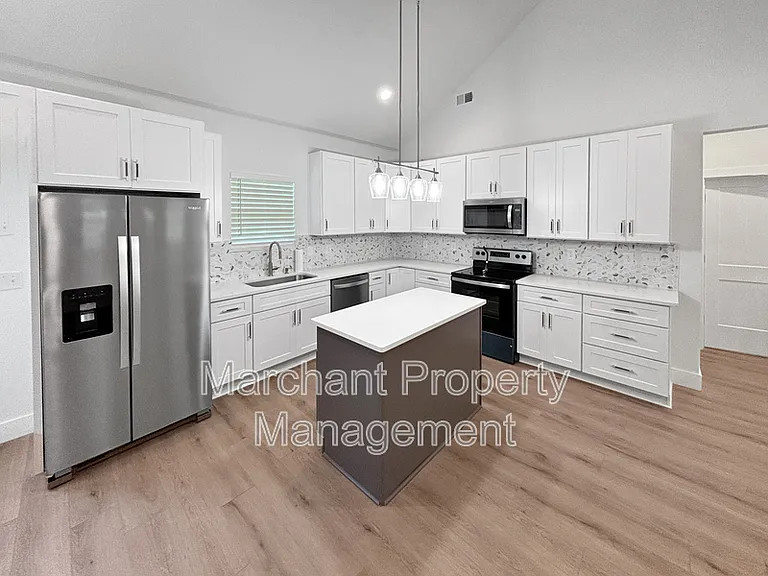 7 20th St — Photo 8