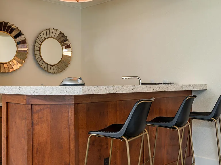 Riverwood | Lounge Bar with Seats