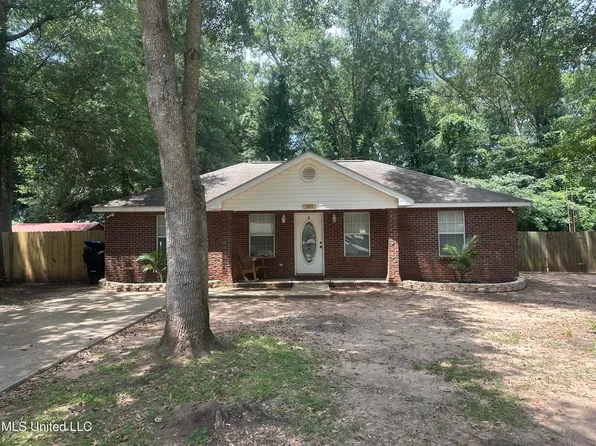 105 Meadow St, Lucedale, MS 39452