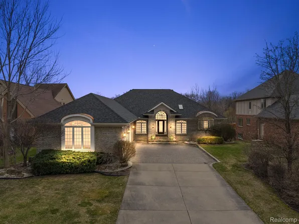 1491 Wandrei Ct, Commerce Township, MI 48382