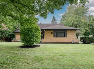 5680 Alberta Dr, Lyndhurst, OH 44124