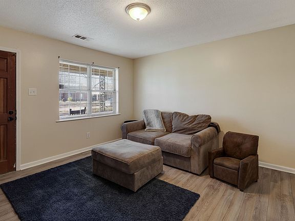 3rd image of 6310 Forest Glen Dr