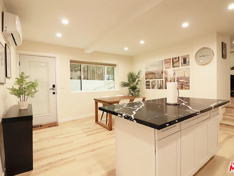 944 N San Vicente Blvd #10 — Photo 6