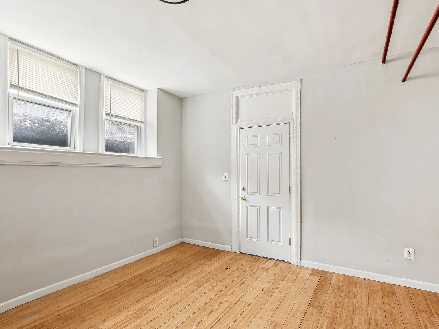 Studio, $890 — Photo 4