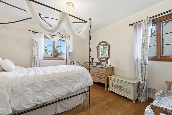 Bedroom, photo 1