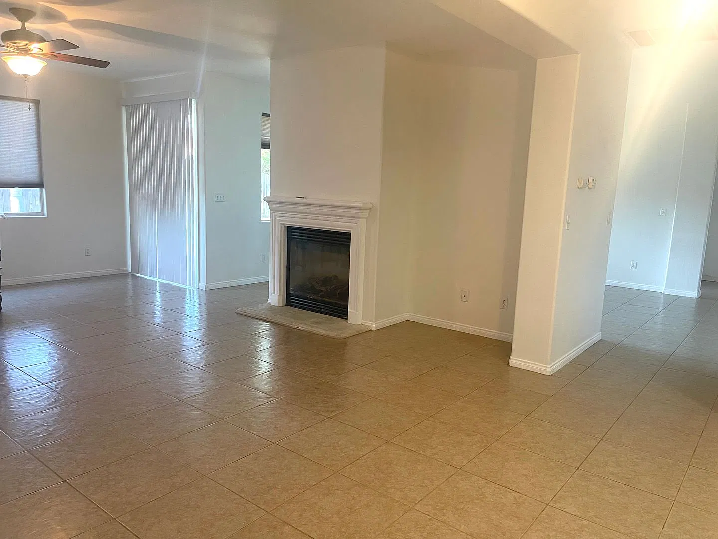 4 Bedroom with Office in N.W. Bakersfield — Photo 4