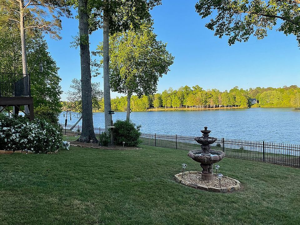 1st image of 83 Lake Shore Dr