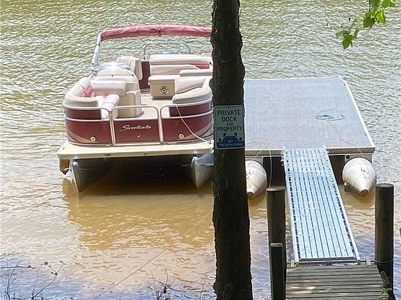 4th image of 158 Rivers Edge Dr