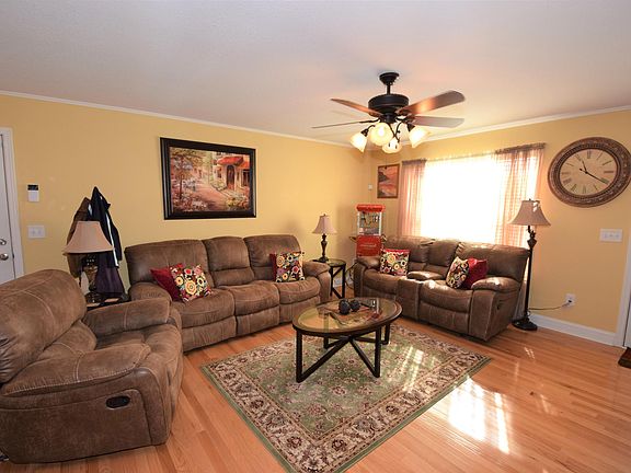 3rd image of 225 Courage Ln