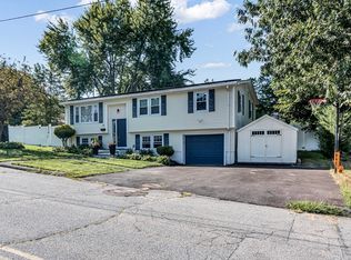 29 Glenwood Dr, Lawrence, MA 01843